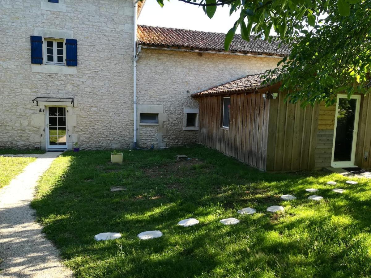 La Maison Des Escargots Blanzay Buitenkant foto